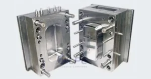 Mold injection molding untuk membentuk produk plastik