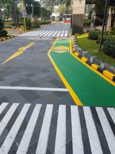 Marka penyeberangan pejalan kaki di dalam kawasan perusahaan