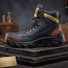 Sepatu safety dengan pelindung besi untuk pekerja industri